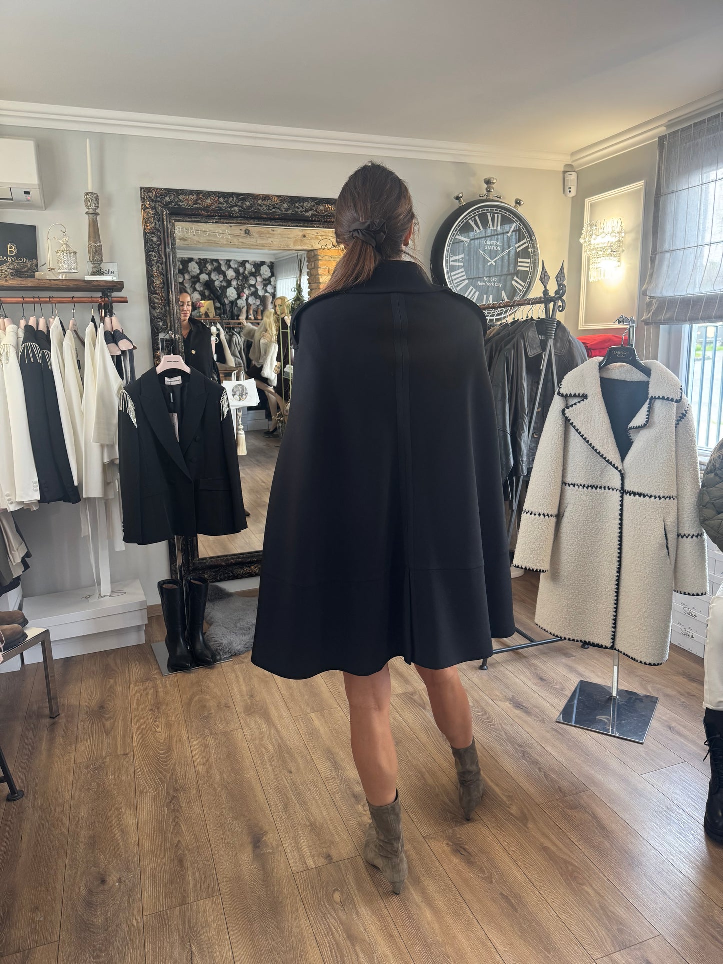 Babylon čierne pončo